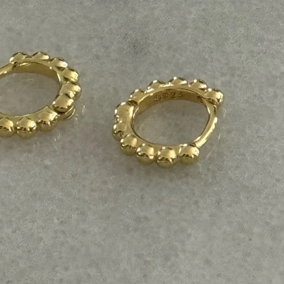 Gold Beaded Small Huggie Hoop Earrings Brand New

Brand New - Picture 4 of 4